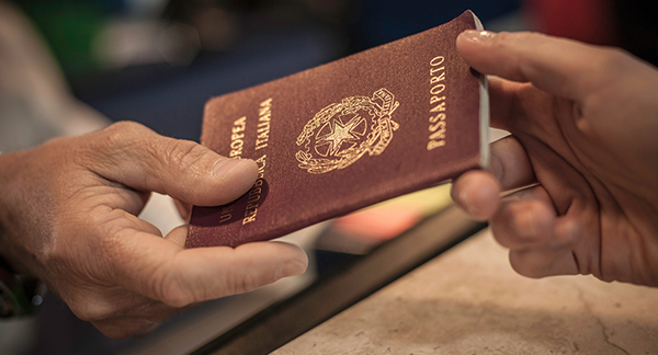 护照阅读器应用于旅游行业证件信息录入